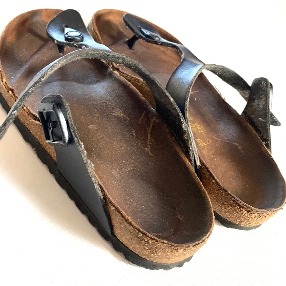 Birkenstock’s black gizeh‎ thong sandal- Birk Size 40